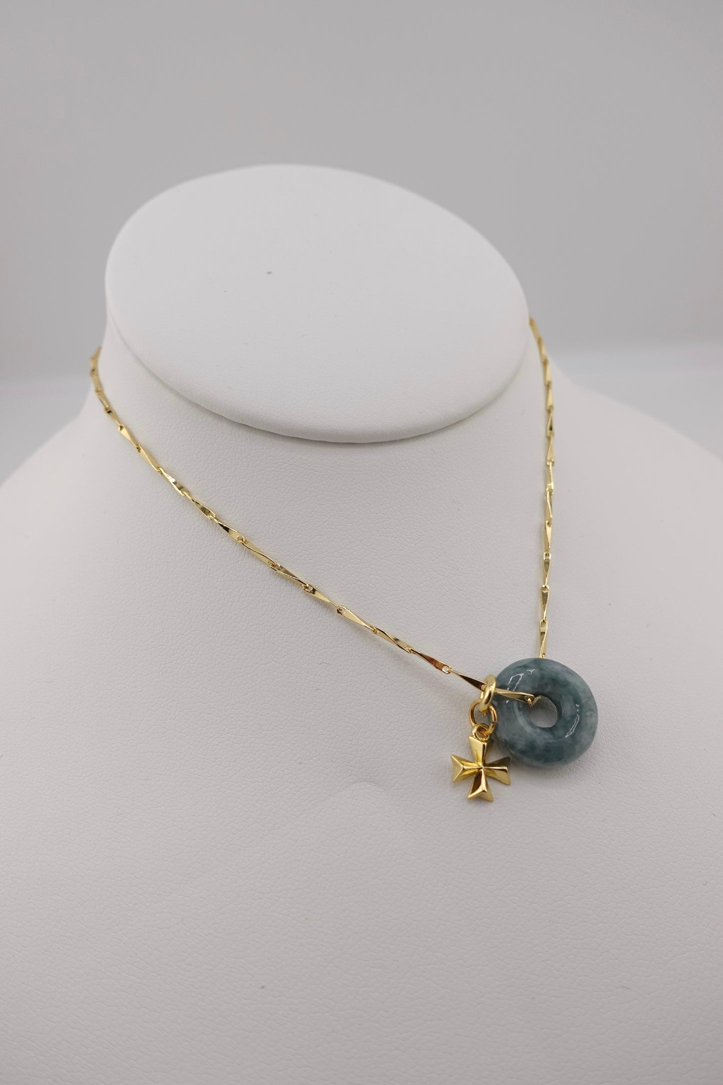 Charm jade donut necklace