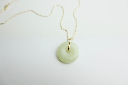 Drop jade necklace