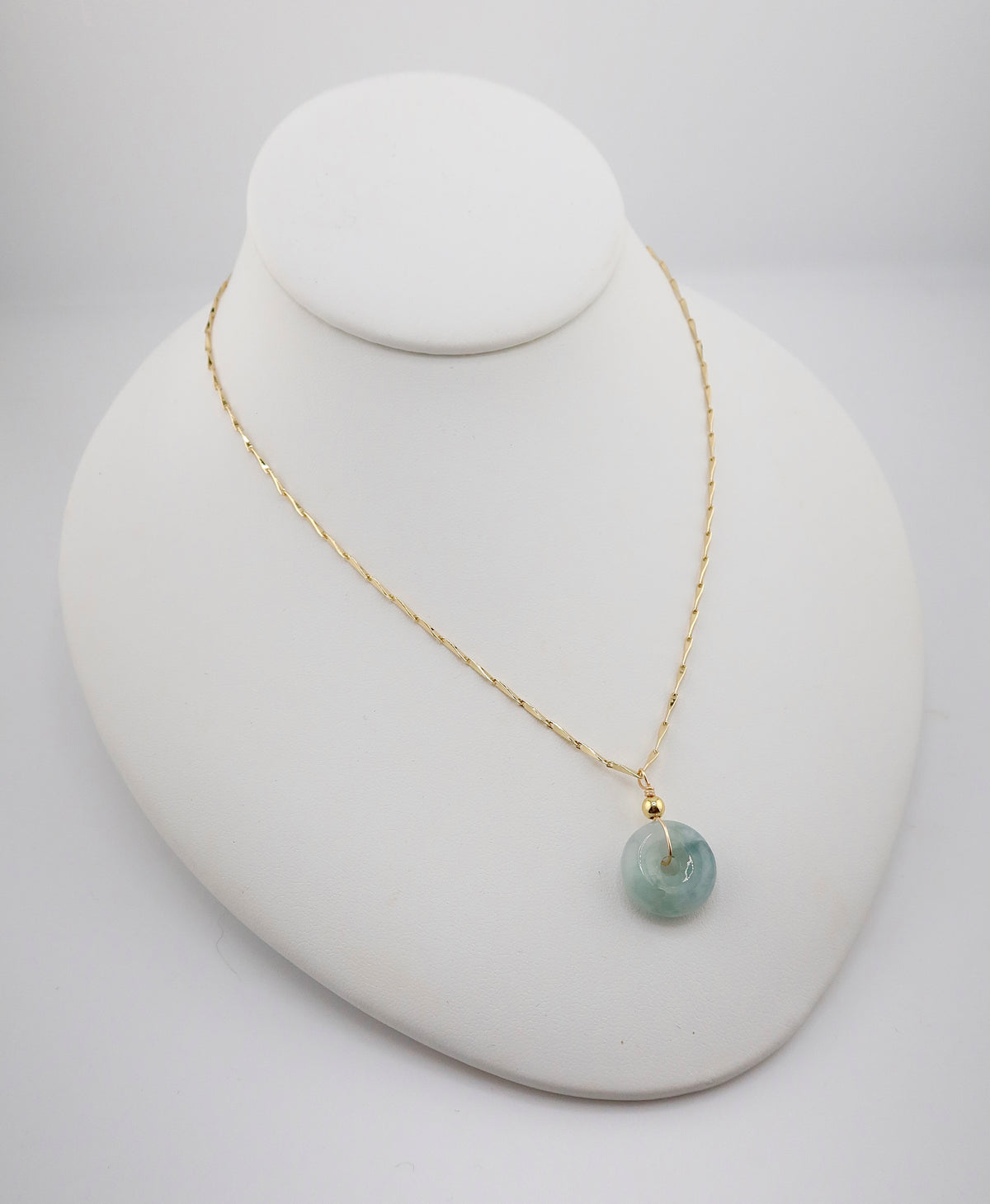 Dropped jade necklace