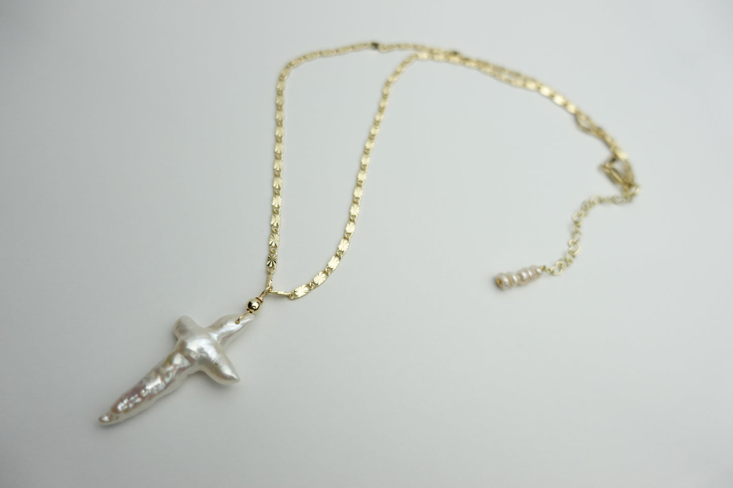 Pearl cross necklace (flat mirror chain)