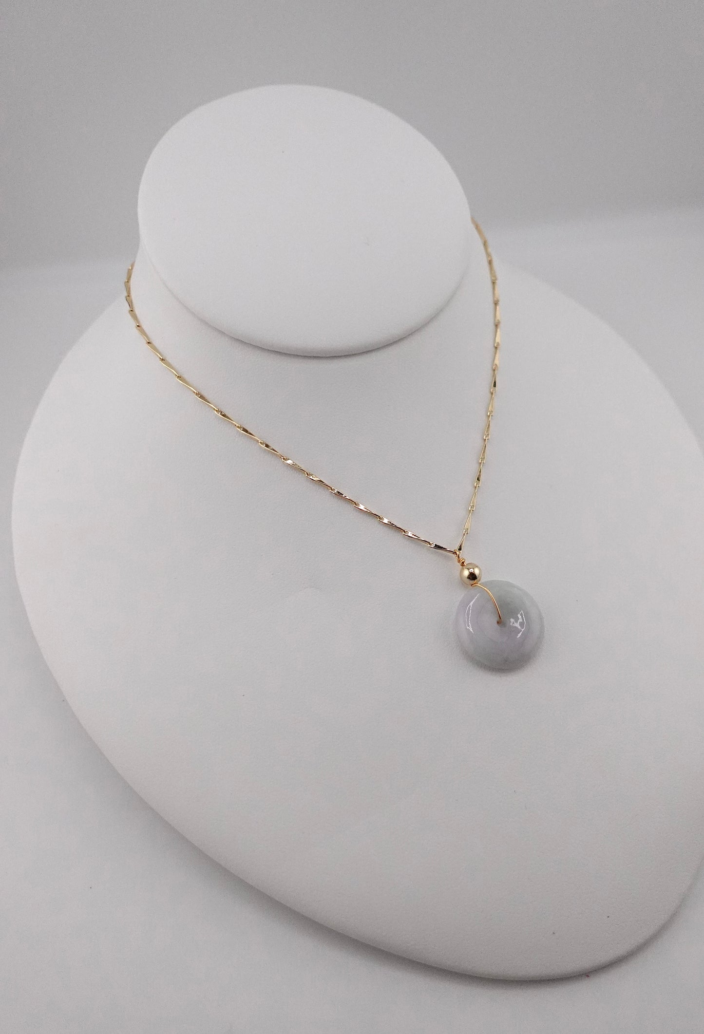 Drop jade necklace
