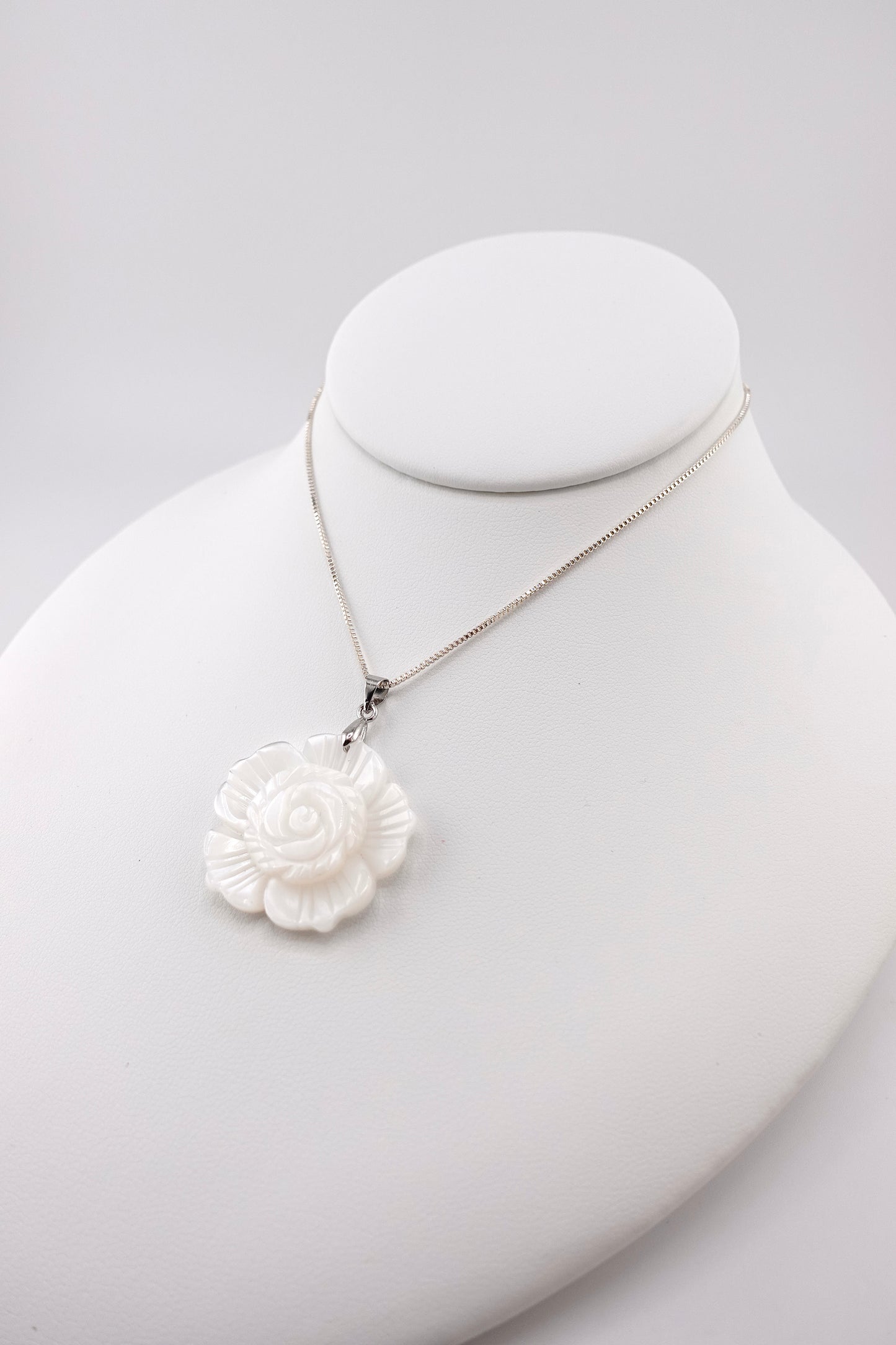 MOP rose necklace