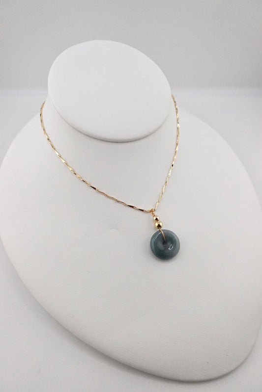 Drop jade necklace