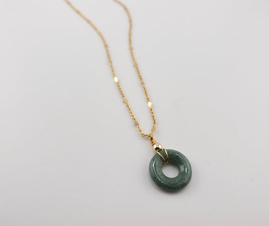 Drop jade necklace