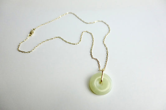 Drop jade necklace