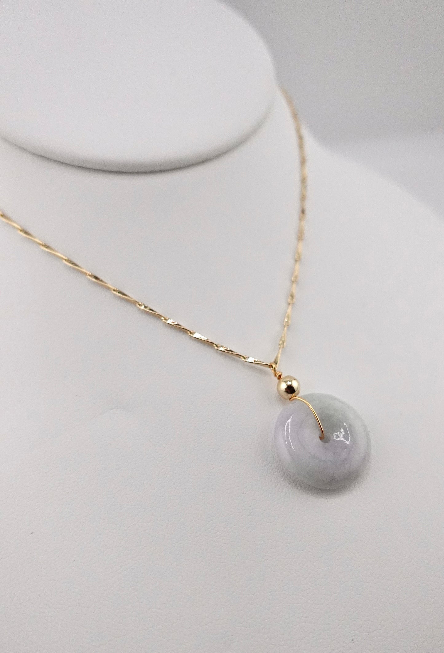 Drop jade necklace